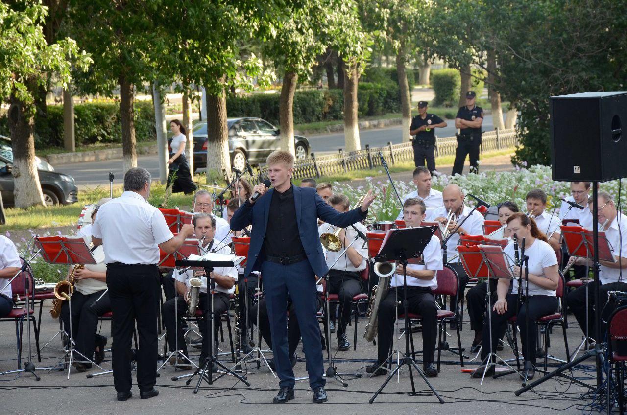 Под звуки оркестра. Звуковой оркестр. Вечерняя традиция.