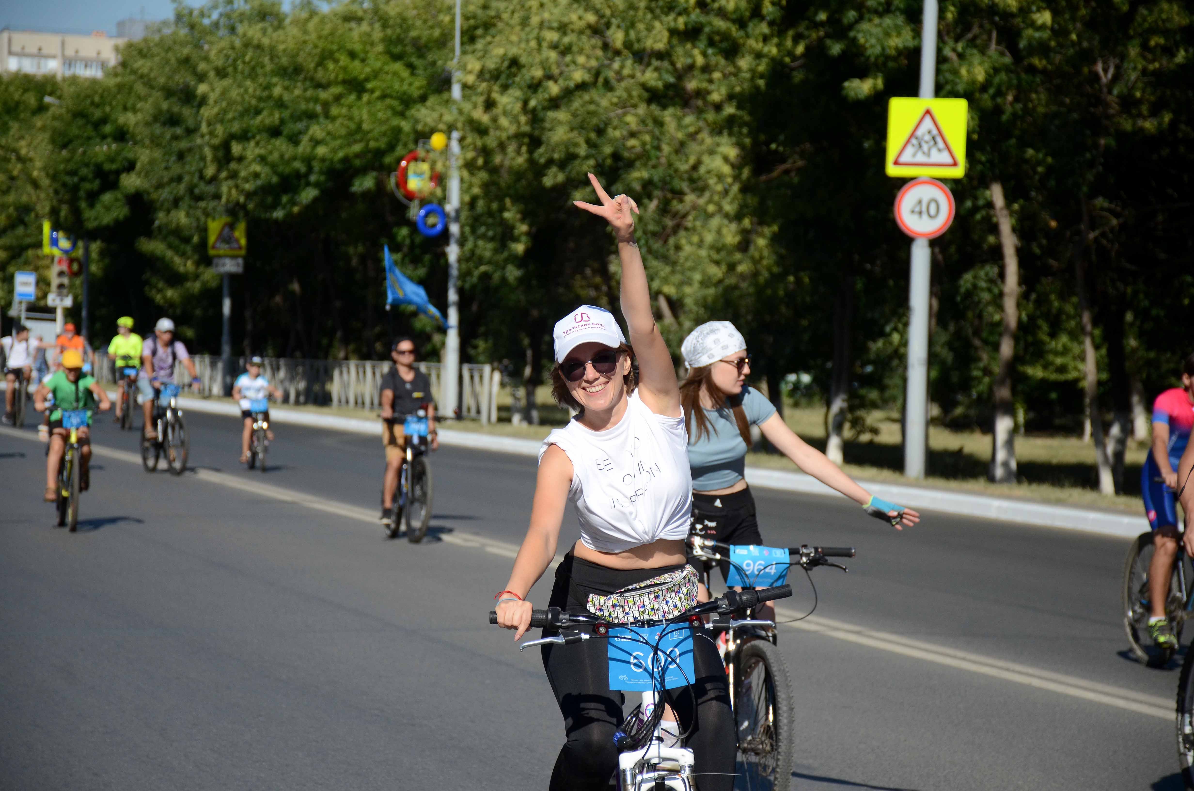 Оренбург 14 дней. Велосипедисты за городом. День велосипедиста 2022 Оренбург.