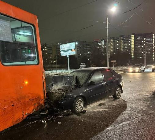 В Оренбурге произошло ДТП с участием троллейбуса