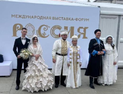 Оренбуржцы поженились на Первом Всероссийском свадебном фестивале