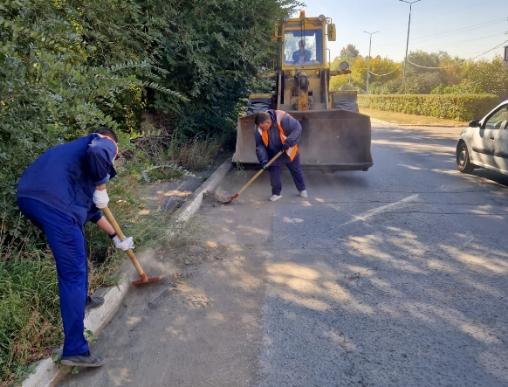 Коммунальные службы Оренбурга наводят порядок на городских улицах