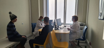 Медики начали прием маленьких оренбуржцев в новой поликлинике на проспекте Братьев Коростелевых