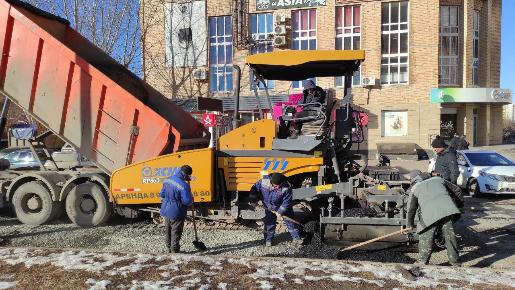 В Оренбурге дорожники приводят в порядок межквартальные проезды 