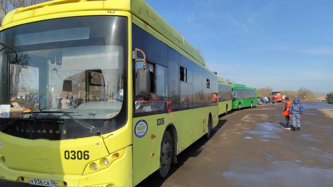 125 маршрутка челябинск. Автобус большой. 105 Автобус. 125 Автобус. Выйти из автобуса или с автобуса.